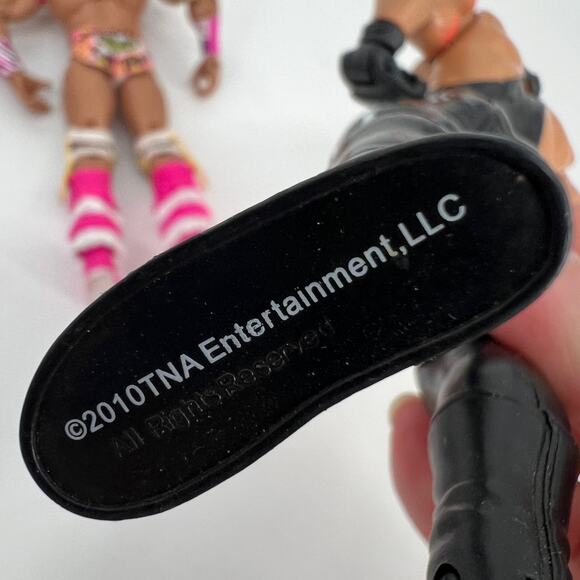 Lot of 4 WWE Action Figures Steve Austin Roman Reigns Ultimate Warrior Sting VTG - Picture 3 of 7